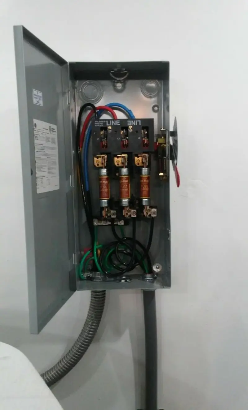 Three-phase disconnect switch installed for Smoke Detector Installation in Citrus